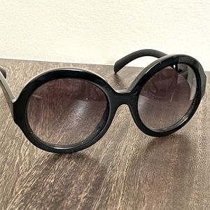Prada Round Sunglasses (black)